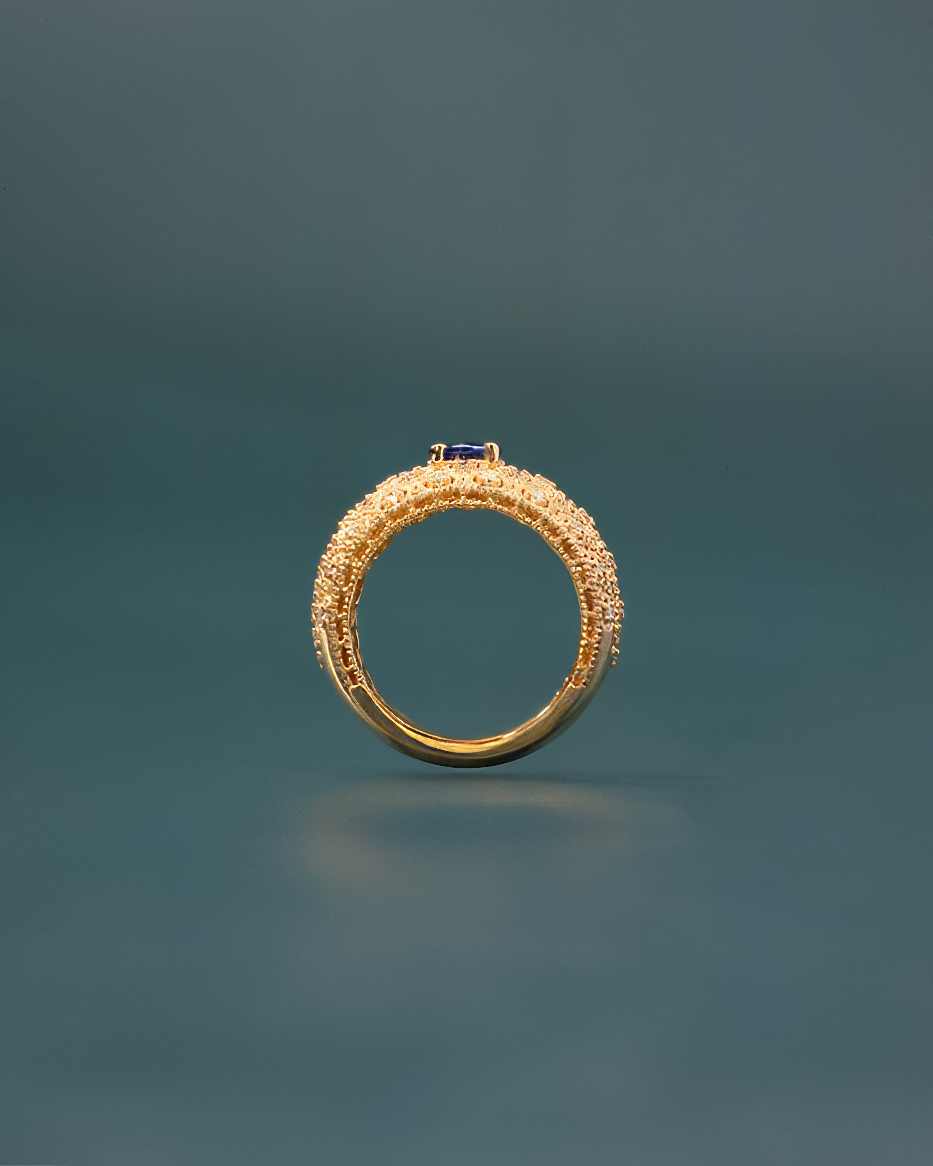 Detailaufnahme Ohrringe aus Gold